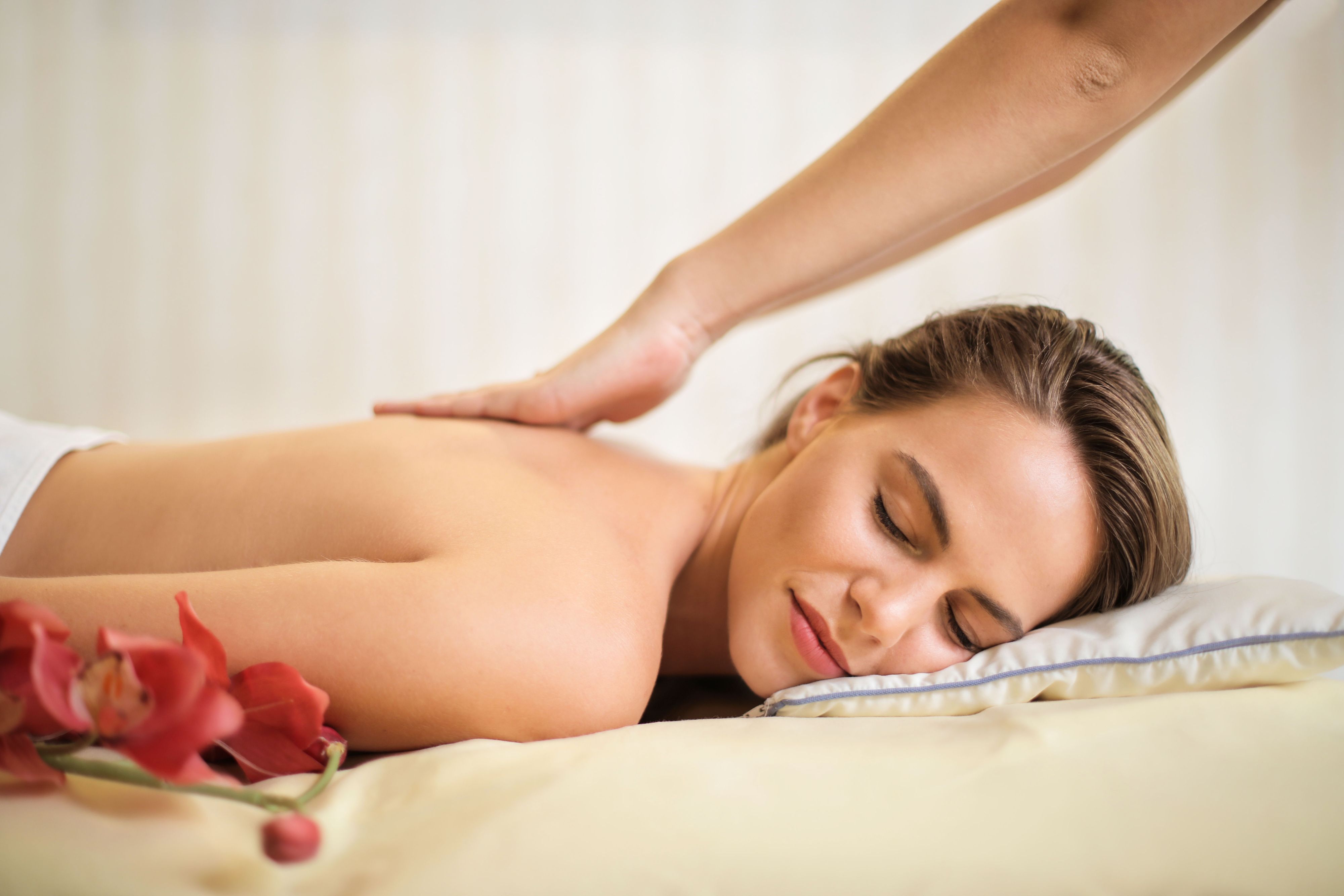 Ontspannende behandeling met warme verzorging
